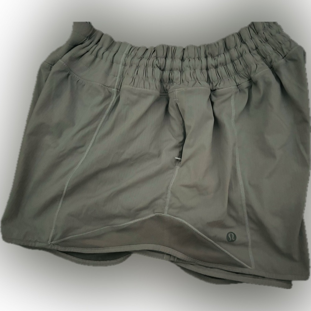 Lululemon Shorts size Medium light grey - Picture 7 of 8